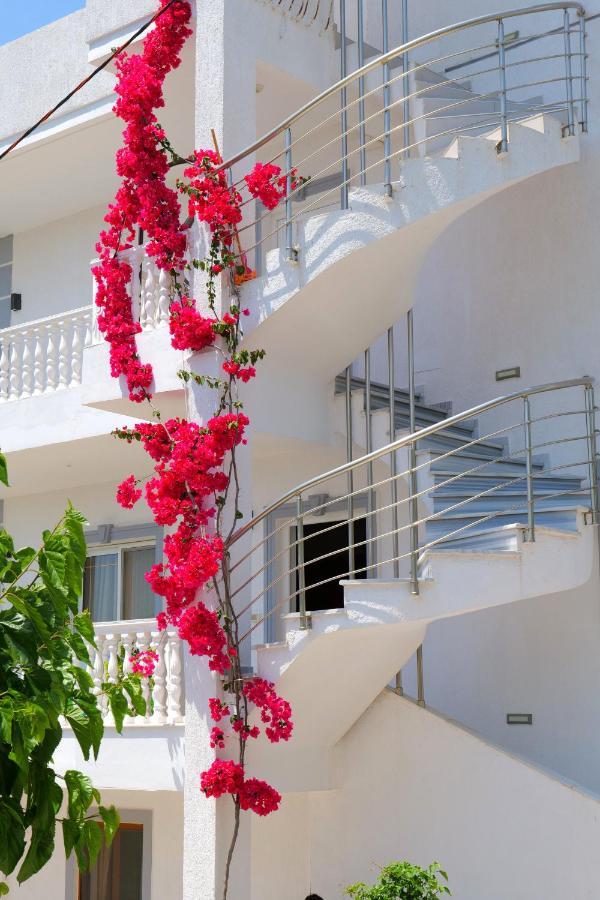 Vila Unique Aparthotel Ksamil Exterior foto
